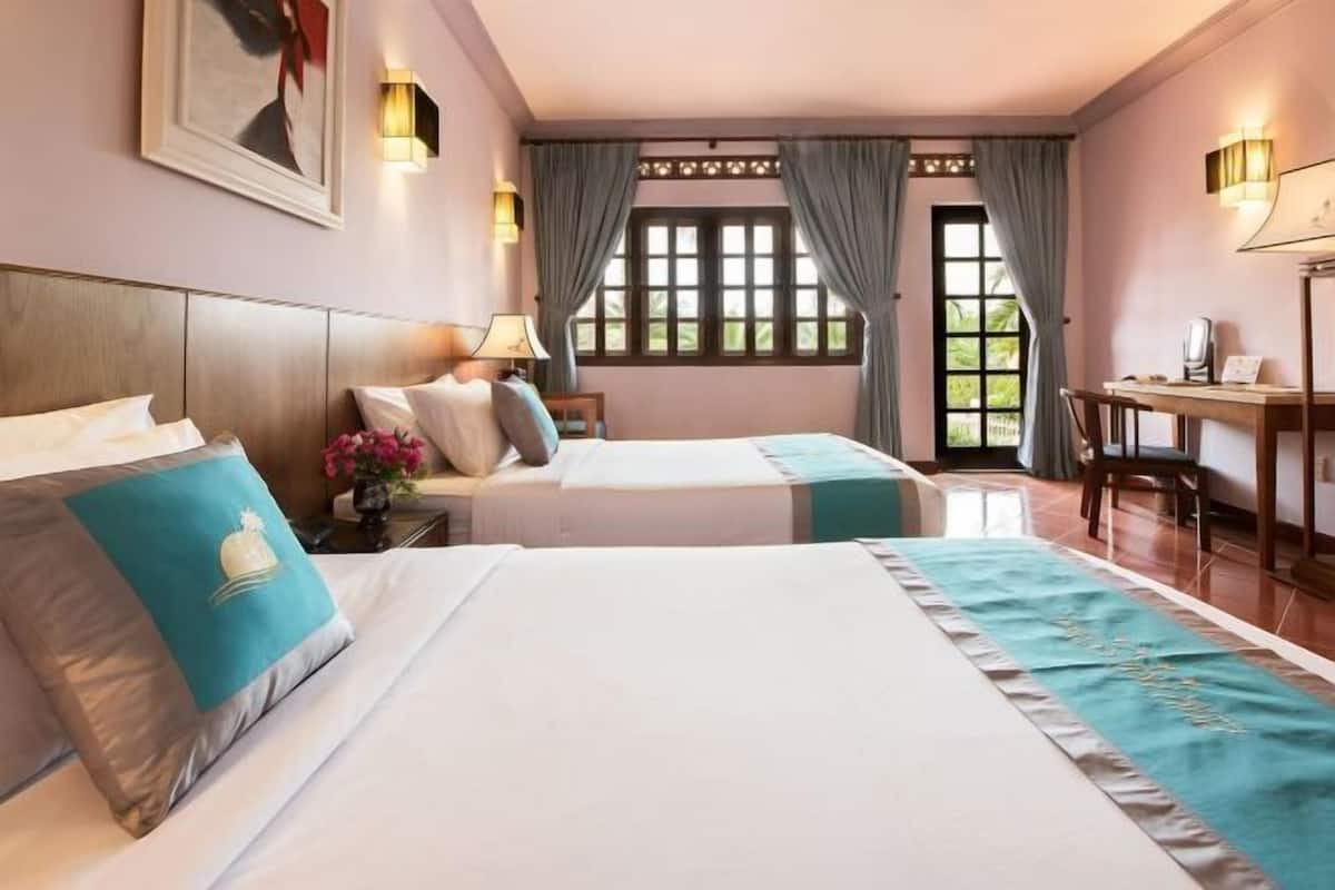 Minibar, in-room safe, desk, rollaway beds