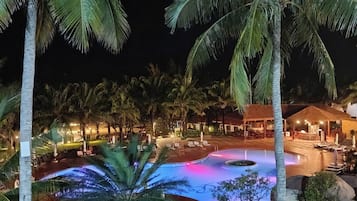 Outdoor pool, pool umbrellas, sun loungers