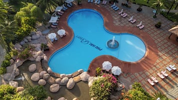 Outdoor pool, pool umbrellas, sun loungers