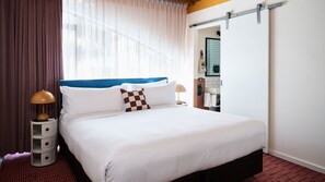 Memphis Penthouse | In-room safe, desk, soundproofing, iron/ironing board - Laneways by Ovolo (Melbourne)
