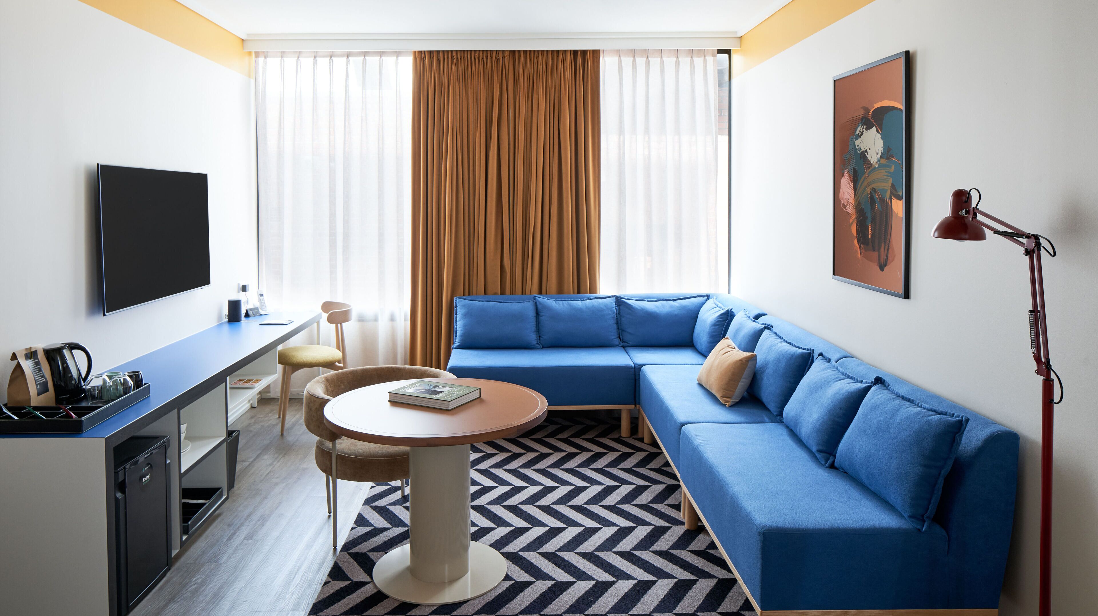 downtown studio suite | living area | 32-inch lcd tv with cable channels, tv