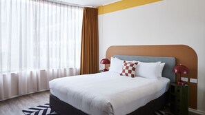 In-room safe, desk, soundproofing, iron/ironing board - Laneways by Ovolo (Melbourne)