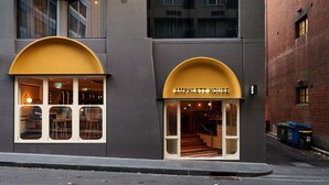 A building with two arched windows and a sign reading "AMPHLET HOUSE". - Laneways by Ovolo (Melbourne)
