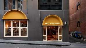 Mặt tiền nơi lưu trú