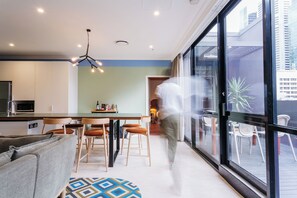 Memphis Penthouse | Private kitchen | Fridge, coffee/tea maker, electric kettle - Laneways by Ovolo (Melbourne)