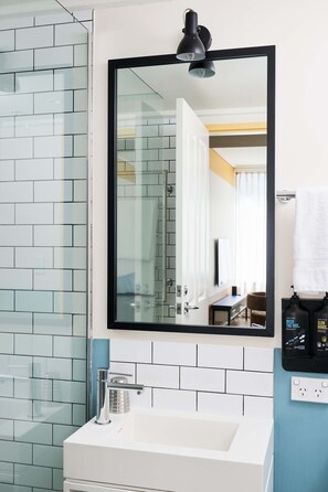 Shower, rainfall showerhead, designer toiletries, hair dryer - Laneways by Ovolo (Melbourne)