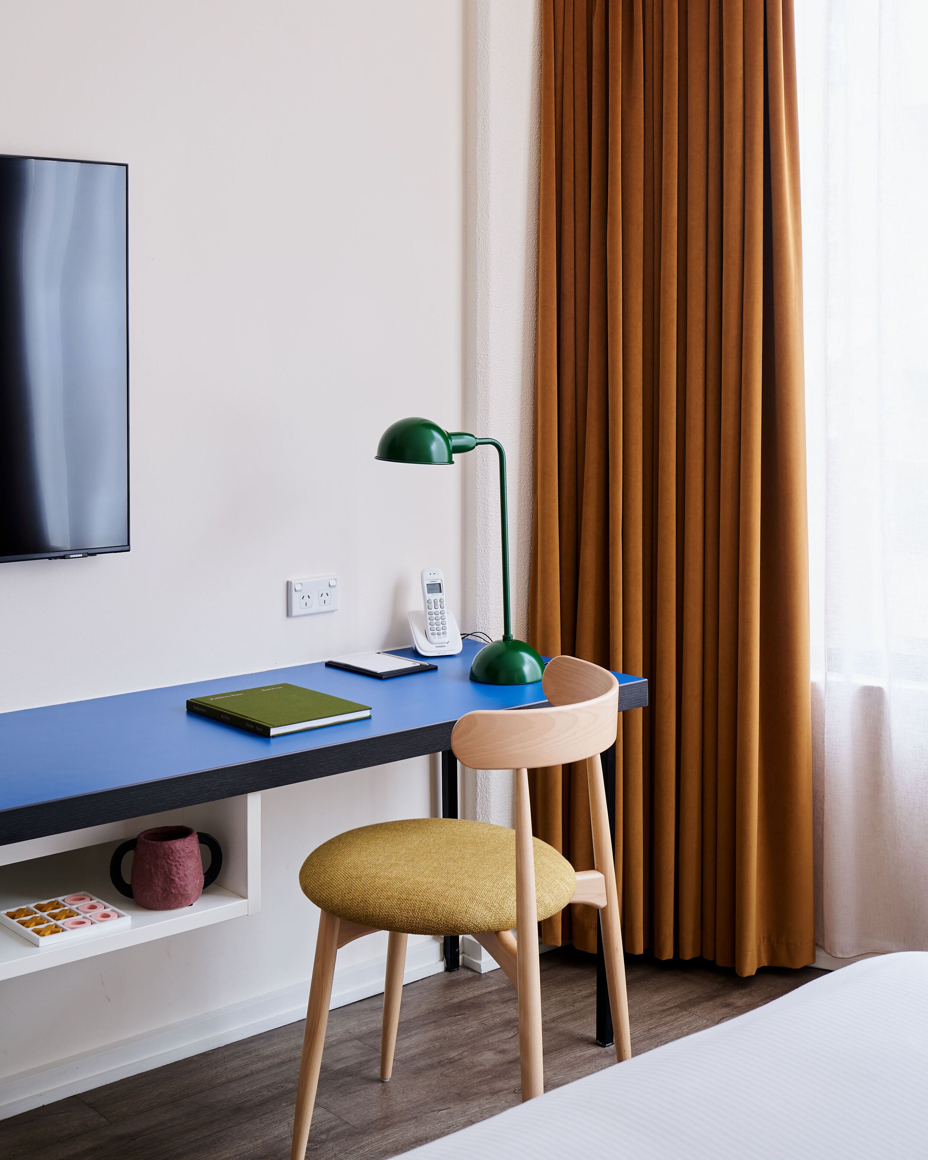 downtown studio | living area | 32-inch lcd tv with cable channels, tv