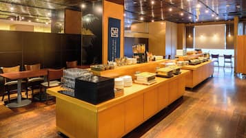 Daily buffet breakfast (JPY 1485 per person)