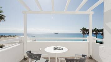 Dobbelt- eller tomannsrom – deluxe, sjøutsikt | Terrasse/patio