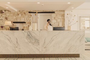 Reception - Saint George Hotel (Paros)