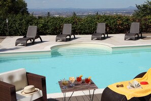 Outdoor pool, pool loungers - Hotel & Spa Villa Mercede (Frascati)