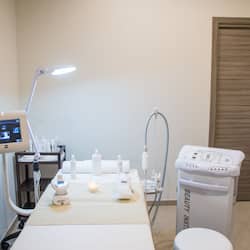 Sauna, hot tub, steam room, Turkish bath/hammam, body treatments