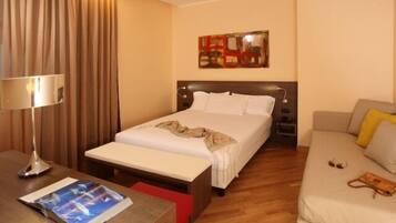 Daunenbettdecken, Minibar, Zimmersafe, Verdunkelungsvorhänge