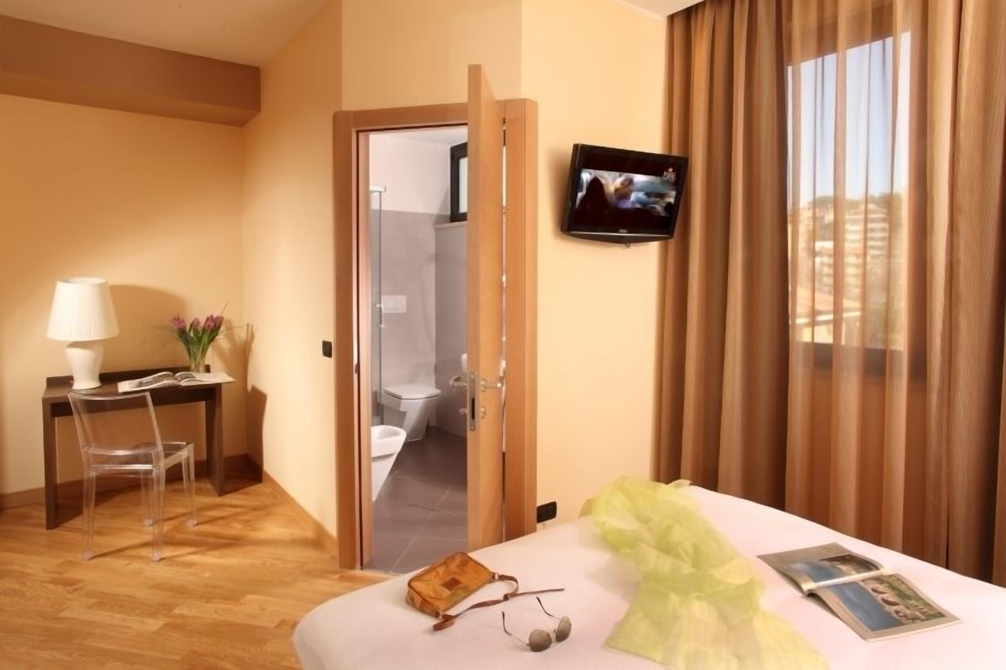 down duvets, minibar, in-room safe, blackout curtains