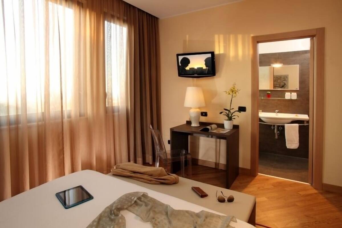 down duvets, minibar, in-room safe, blackout curtains