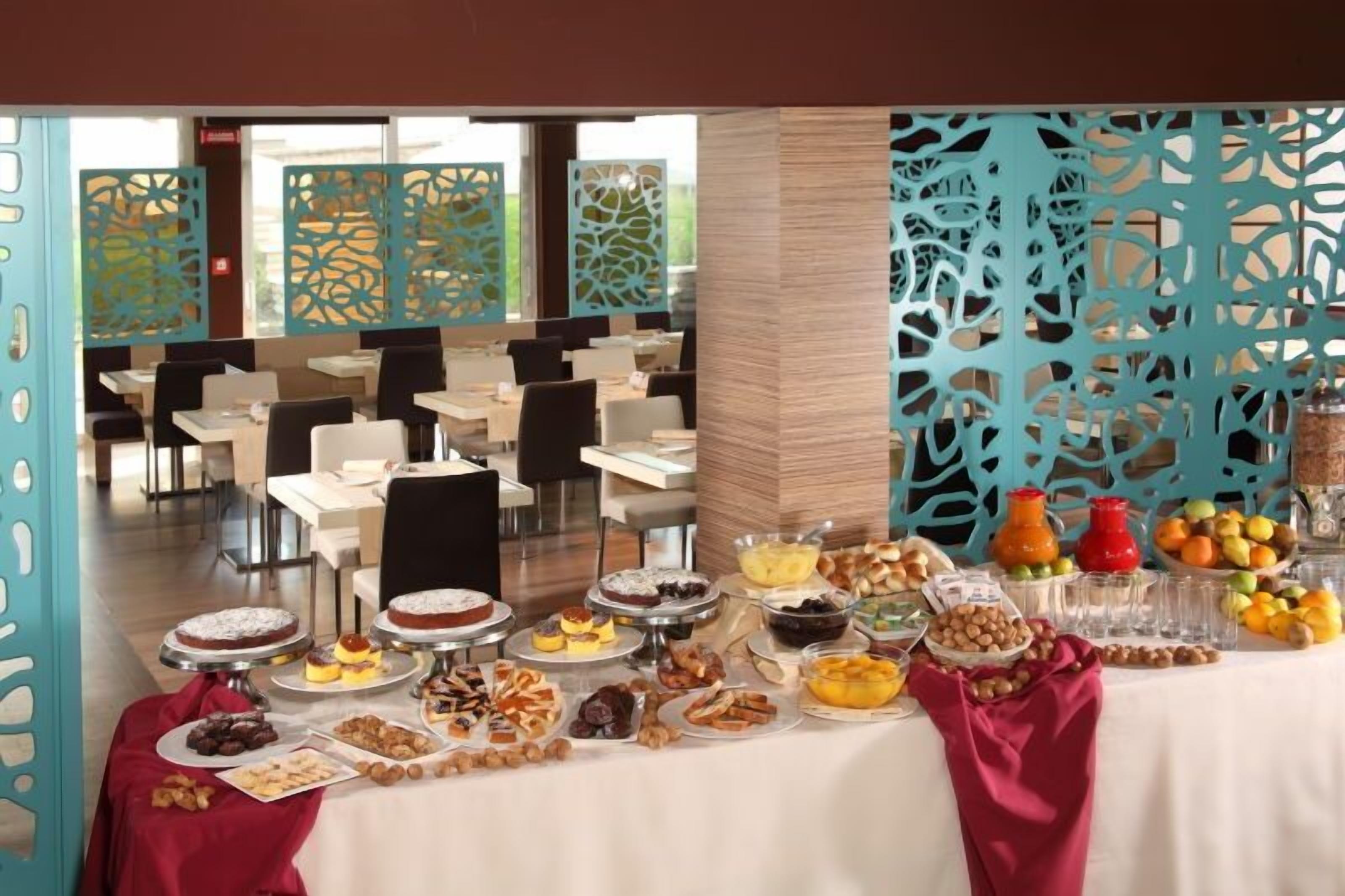 serves breakfast and happy hour