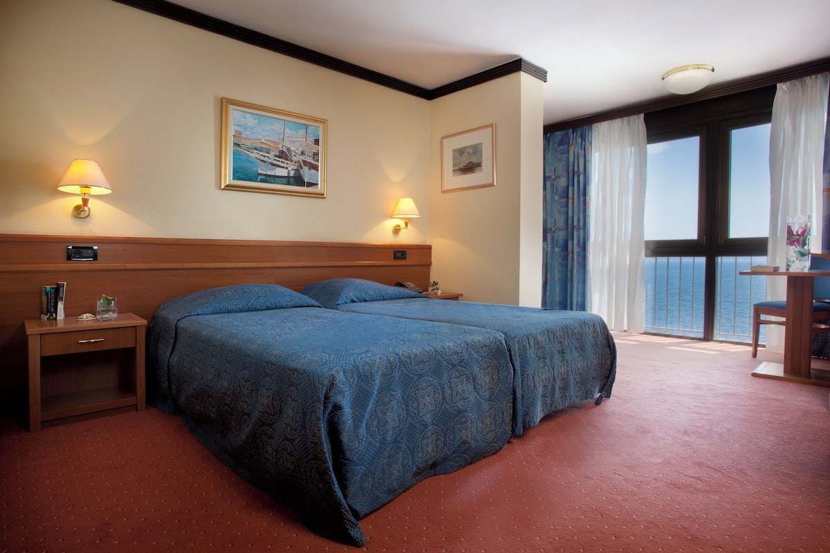 1 bedroom, minibar, in-room safe, desk