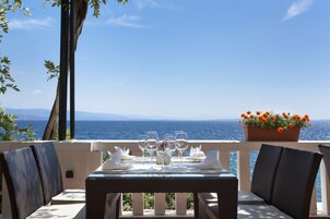 Se sirven desayunos y cocina mediterránea (con vistas a la playa)