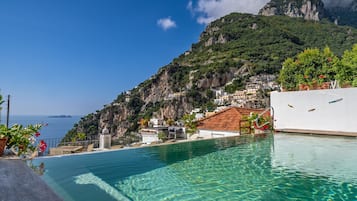 Outdoor pool, pool umbrellas, sun loungers