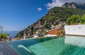 Outdoor pool, pool umbrellas, pool loungers - Punta Regina (Positano)