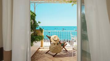 Doppia Superior, balcone, vista mare | Minibar, una cassaforte in camera, con stile personalizzato