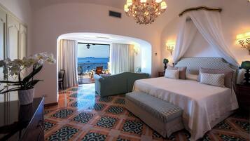 Junior Suite, Terrace, Sea View | Minibar, in-room safe, individually decorated, individually furnished