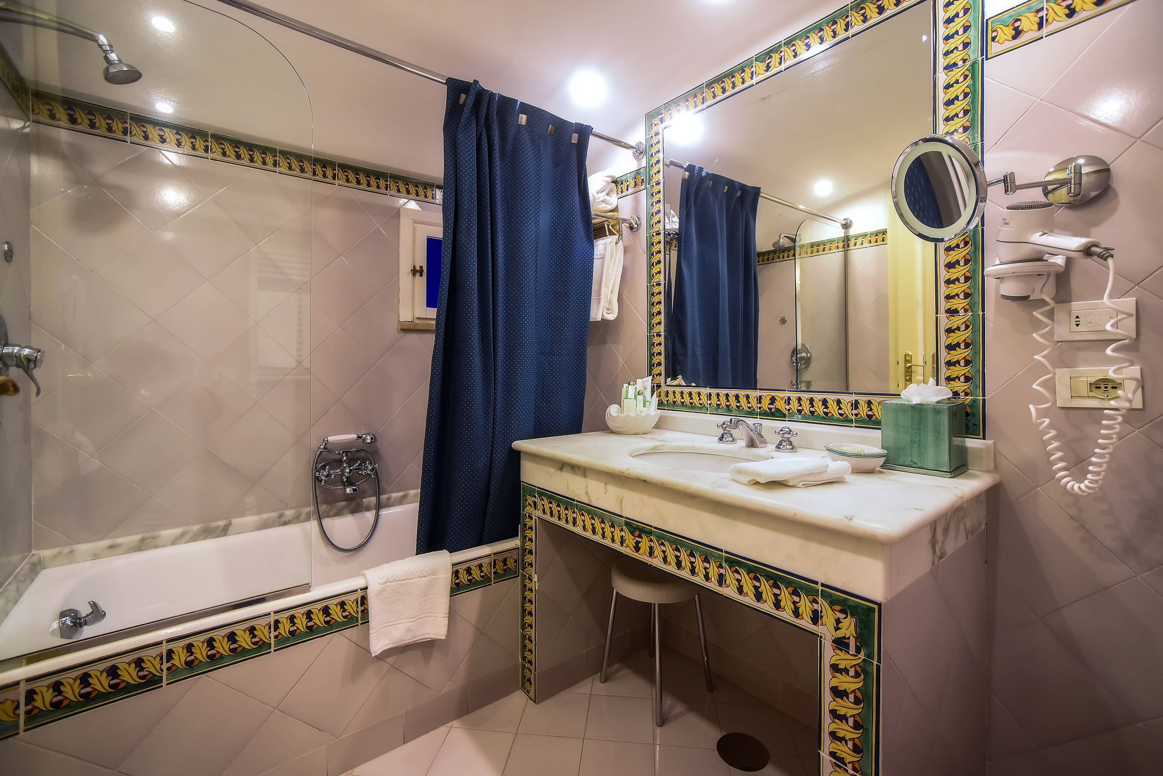 double classic, without sea view | 1 bedroom, minibar, in-room safe, individually decorated