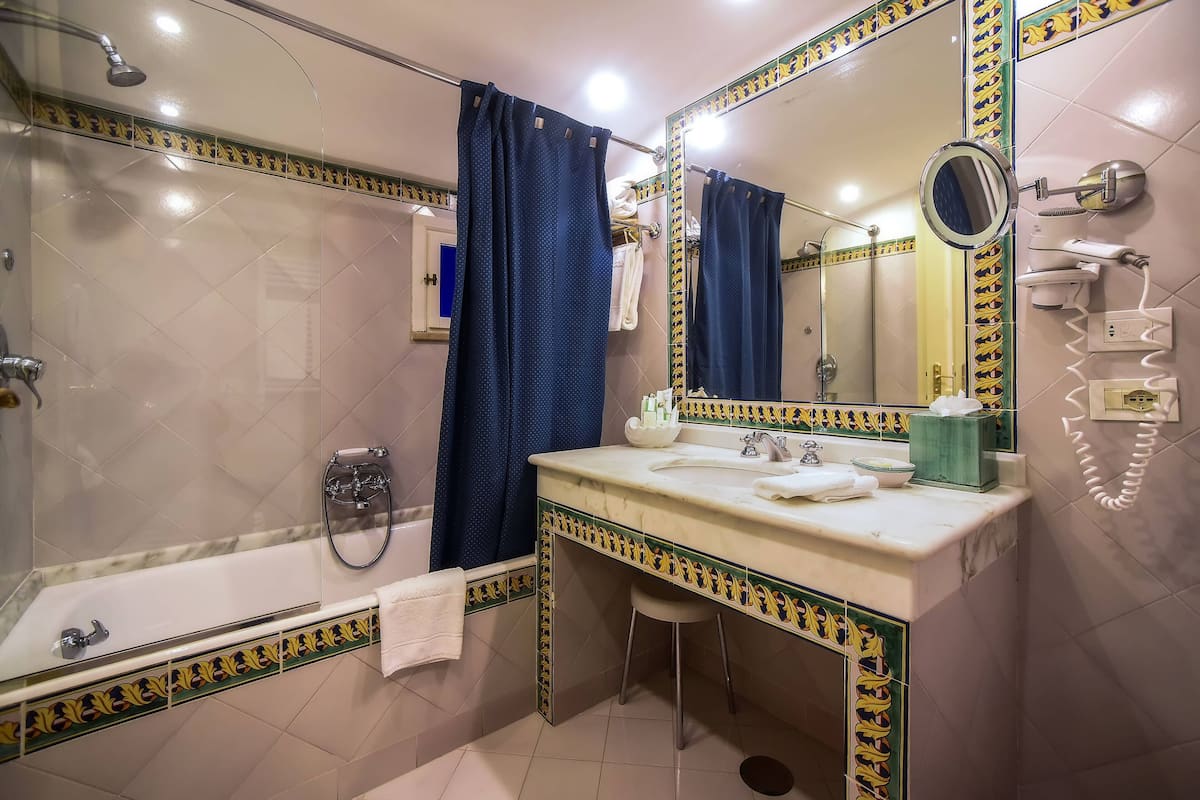 double classic, without sea view | 1 bedroom, minibar, in-room safe, individually decorated