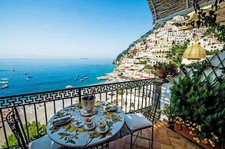 Lunch and dinner served, Regional cuisine. Hotel Buca di Bacco