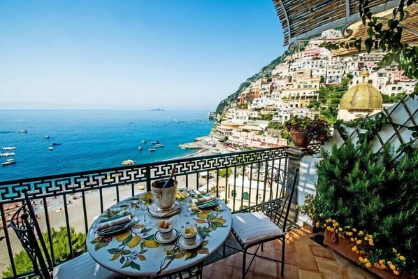 Lunch and dinner served, Regional cuisine - Hotel Buca di Bacco (Positano)