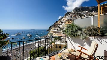 Superior-Doppelzimmer, Balkon, Meerblick | Minibar, Zimmersafe, individuell dekoriert, individuell eingerichtet