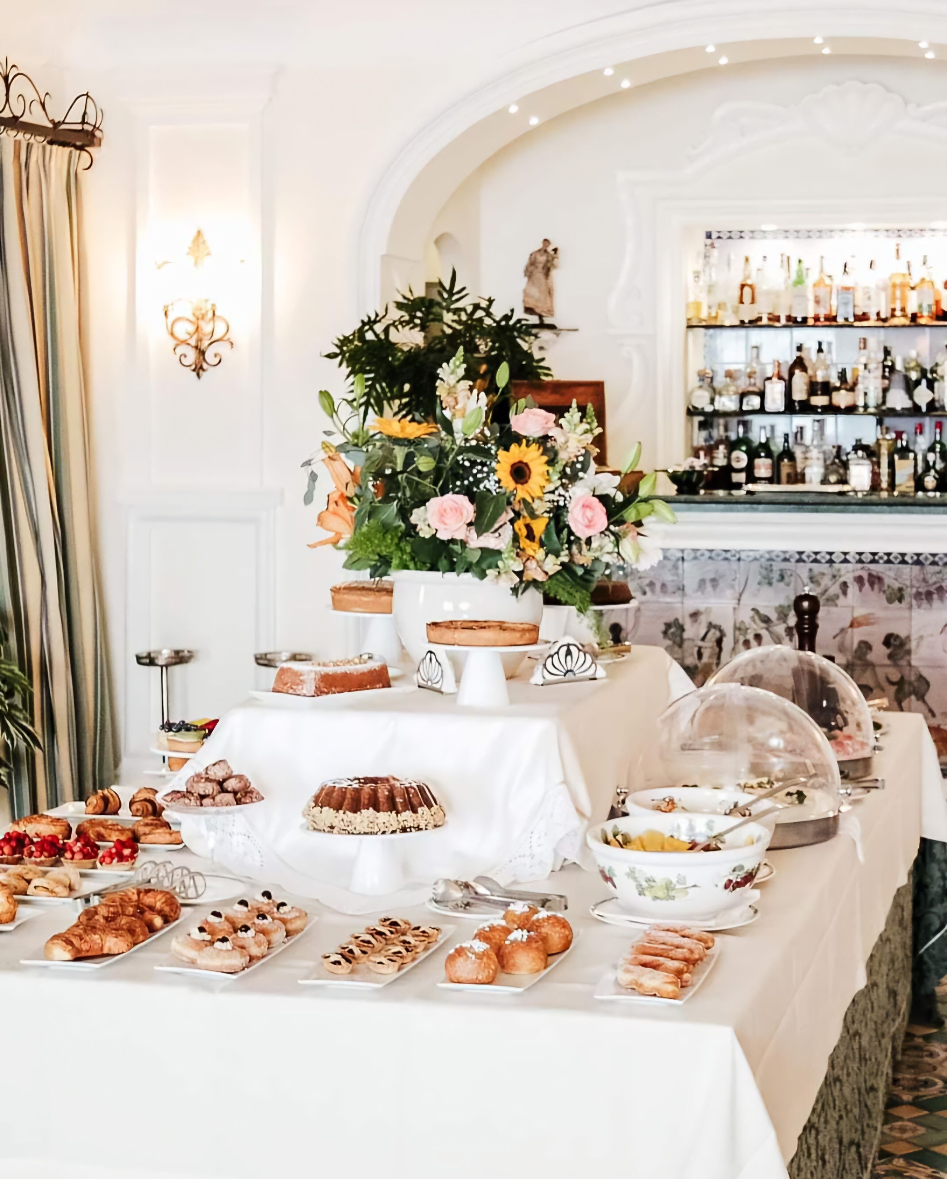 free daily full breakfast