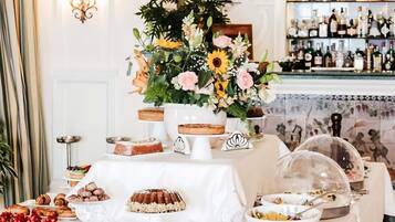 Petit déjeuner complet compris tous les jours