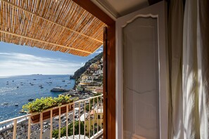 Classic Double Room, Sea View | Minibar, in-room safe, individually decorated, individually furnished - Hotel Buca di Bacco (Positano)