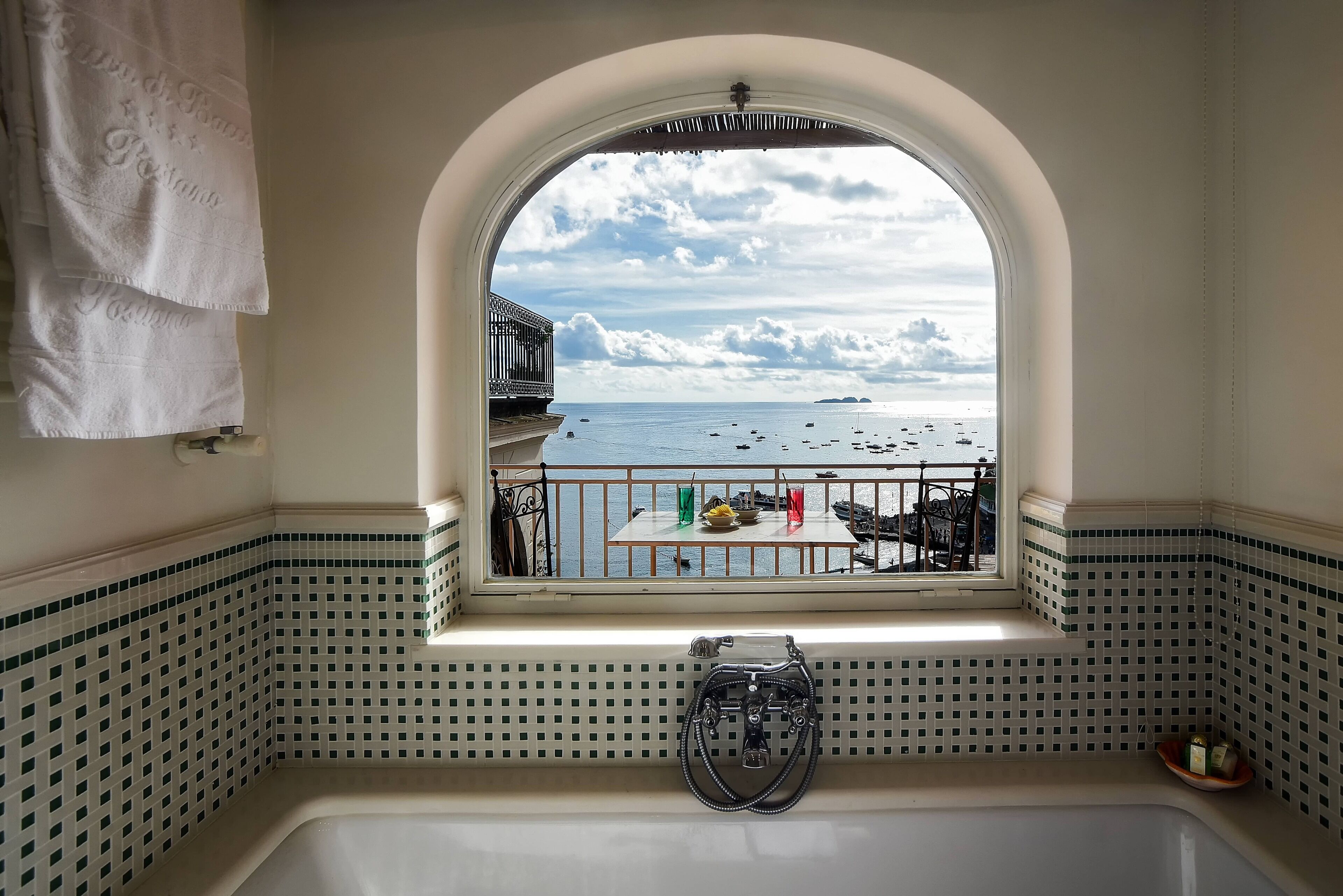 deluxe double room, balcony, sea view | 1 bedroom, minibar, in-room safe, individually decorated