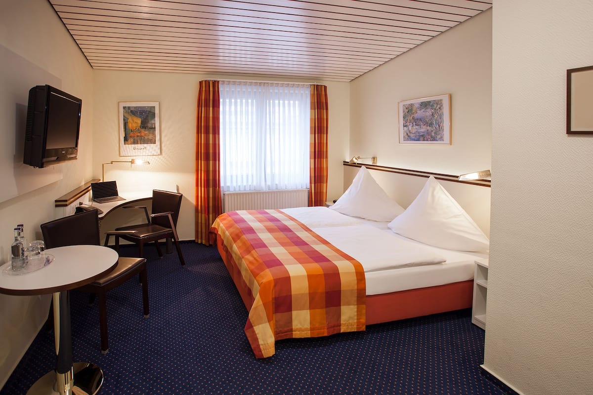 In-room safe, desk, laptop workspace, blackout drapes