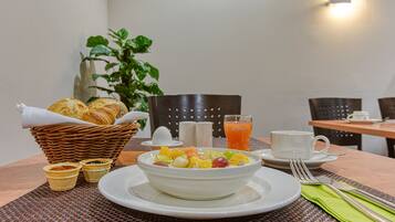 ๋งค์ผ ๋ทํ ์์นจ ์์ฌ(1์ธ๋น EUR 12)