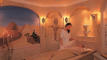 Sauna seca, banheira de hidromassagem, tratamentos corporais