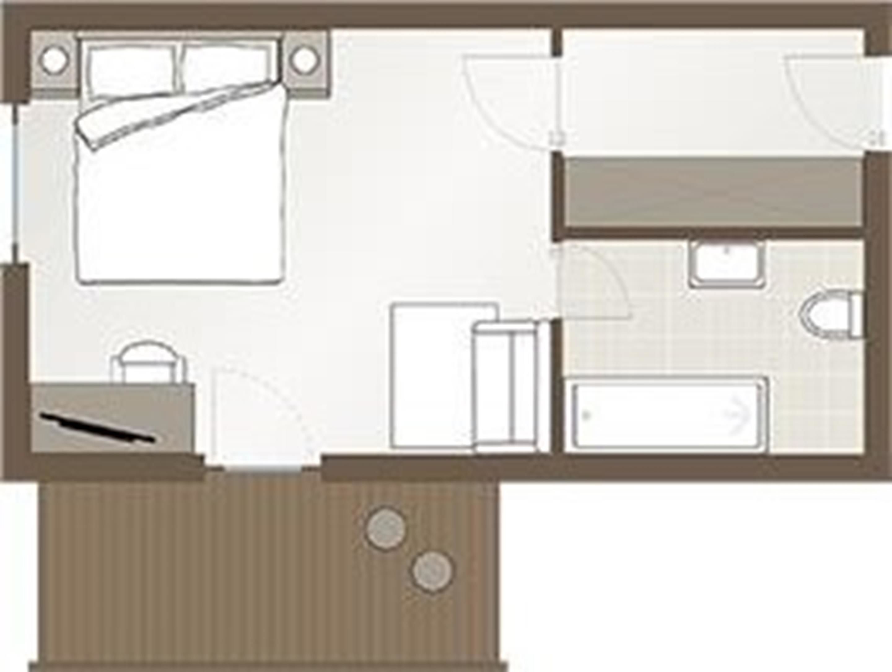 Ein Hotelzimmer mit Bett, Schreibtisch, Stuhl, einem kleinen Tisch, einer Couch, einem Badezimmer mit Toilette und Waschbecken sowie einer Dusche.