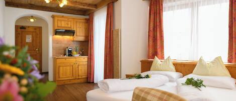 Literie hypoallergénique, coffres-forts dans les chambres, bureau