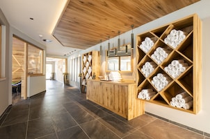 Un sauna, una bañera de hidromasaje, tratamientos corporales