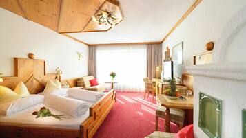 Superior Apartment, 3 Bedrooms, Microwave | Hypo-allergenic bedding, in-room safe, desk, free WiFi