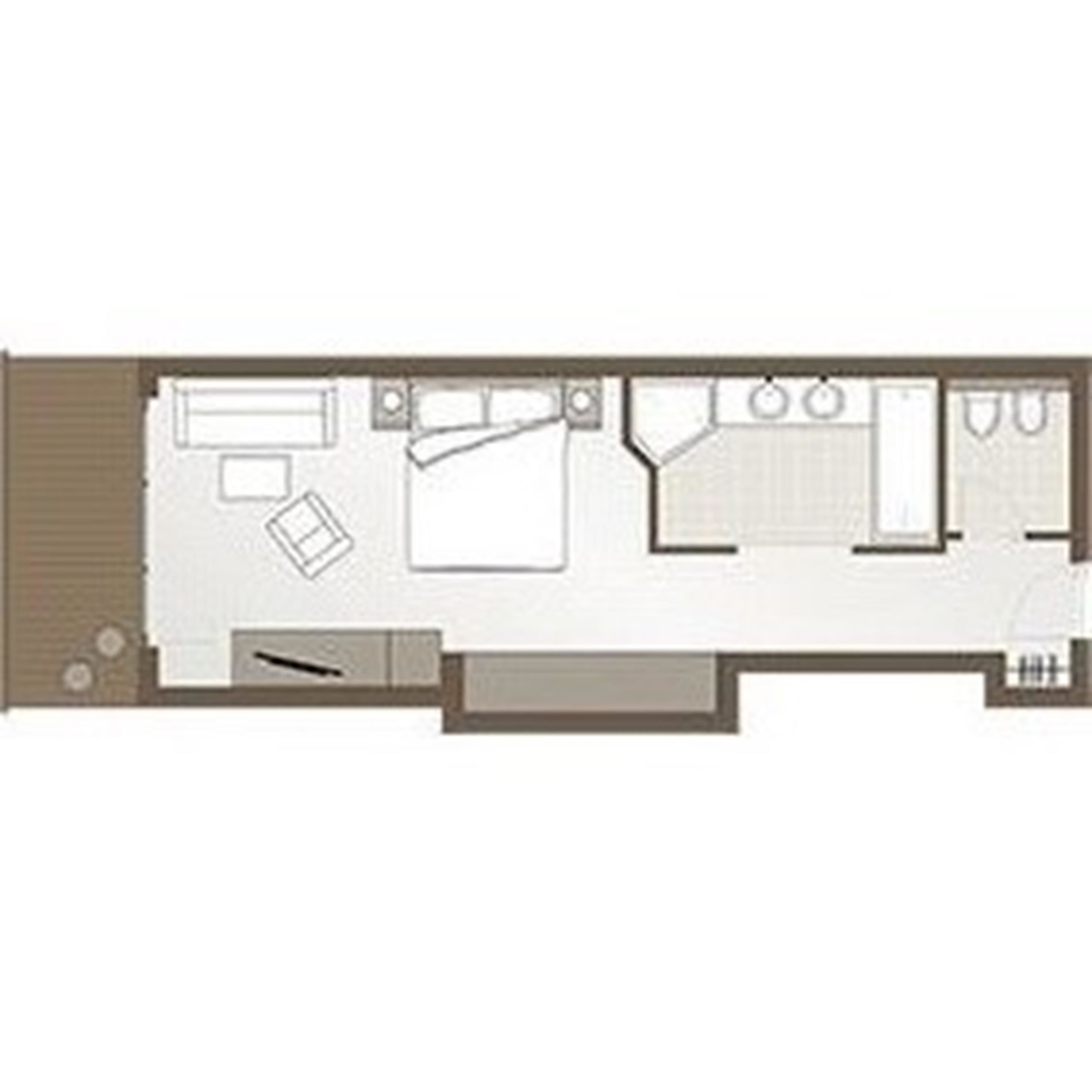 En plantegning af et hotelværelse med seng, skrivebord, stol, lille bord og badeværelse.