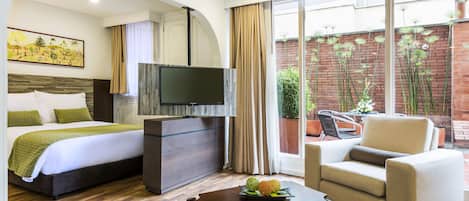 1 bedroom, premium bedding, down duvets, minibar