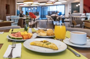 Desayuno buffet todos los días (con cargo)