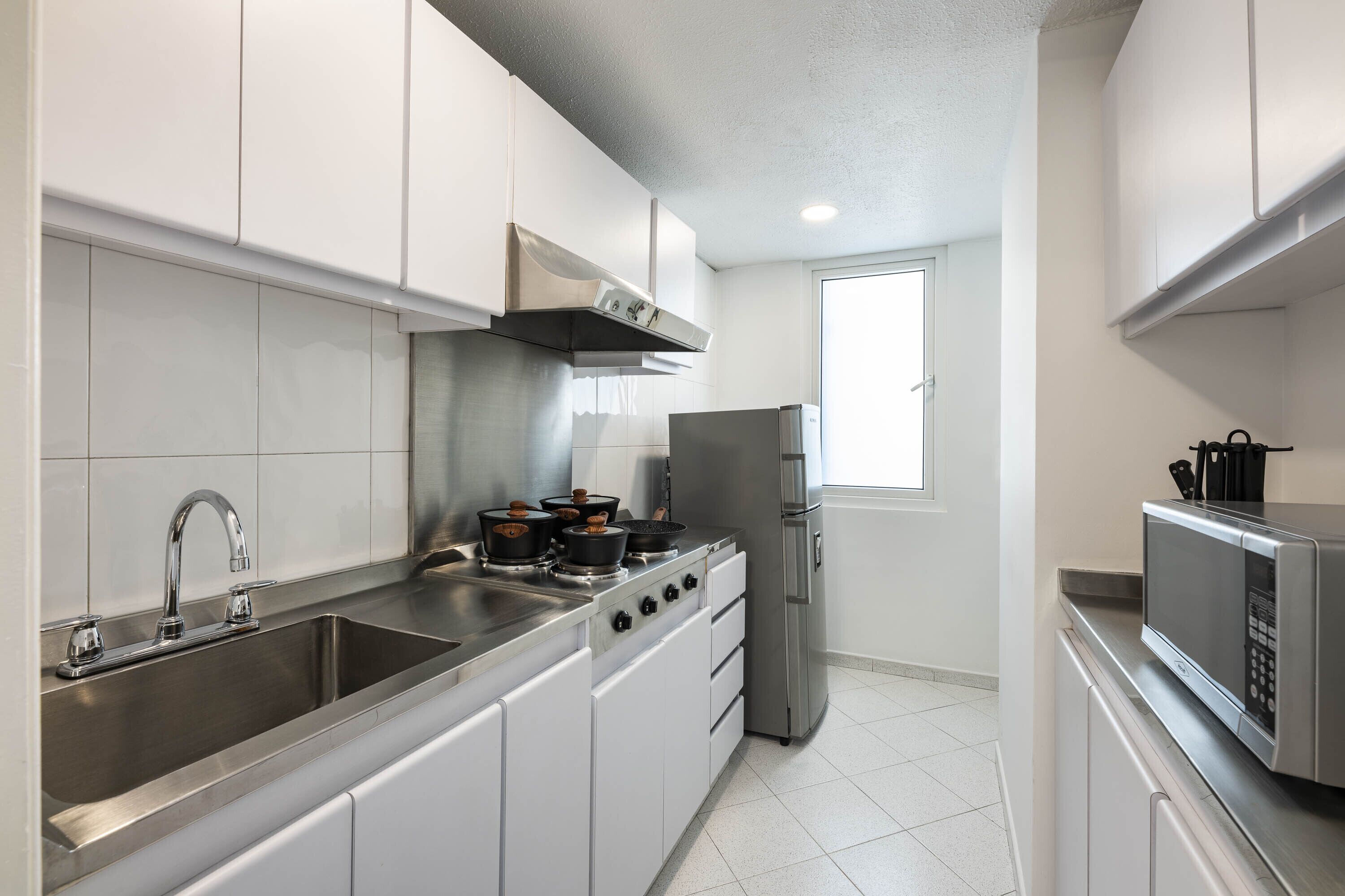 premium suite, kitchen | private kitchen | high chair