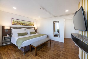 Premium Suite, Kitchen | Premium bedding, down duvets, minibar, in-room safe - Hotel Vilar America (Bogotá)