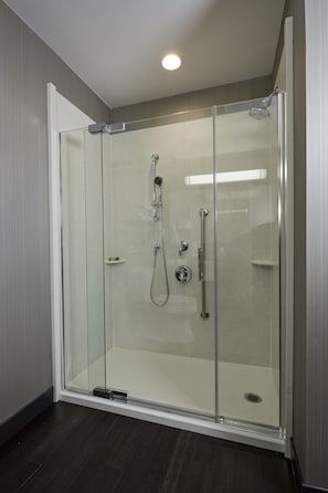 Premium bedding, pillowtop beds, desk, laptop workspace - Best Western Plus Meridian Hotel (Lloydminster)