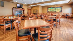 Breakfast area - Best Western Plus Meridian Hotel (Lloydminster)