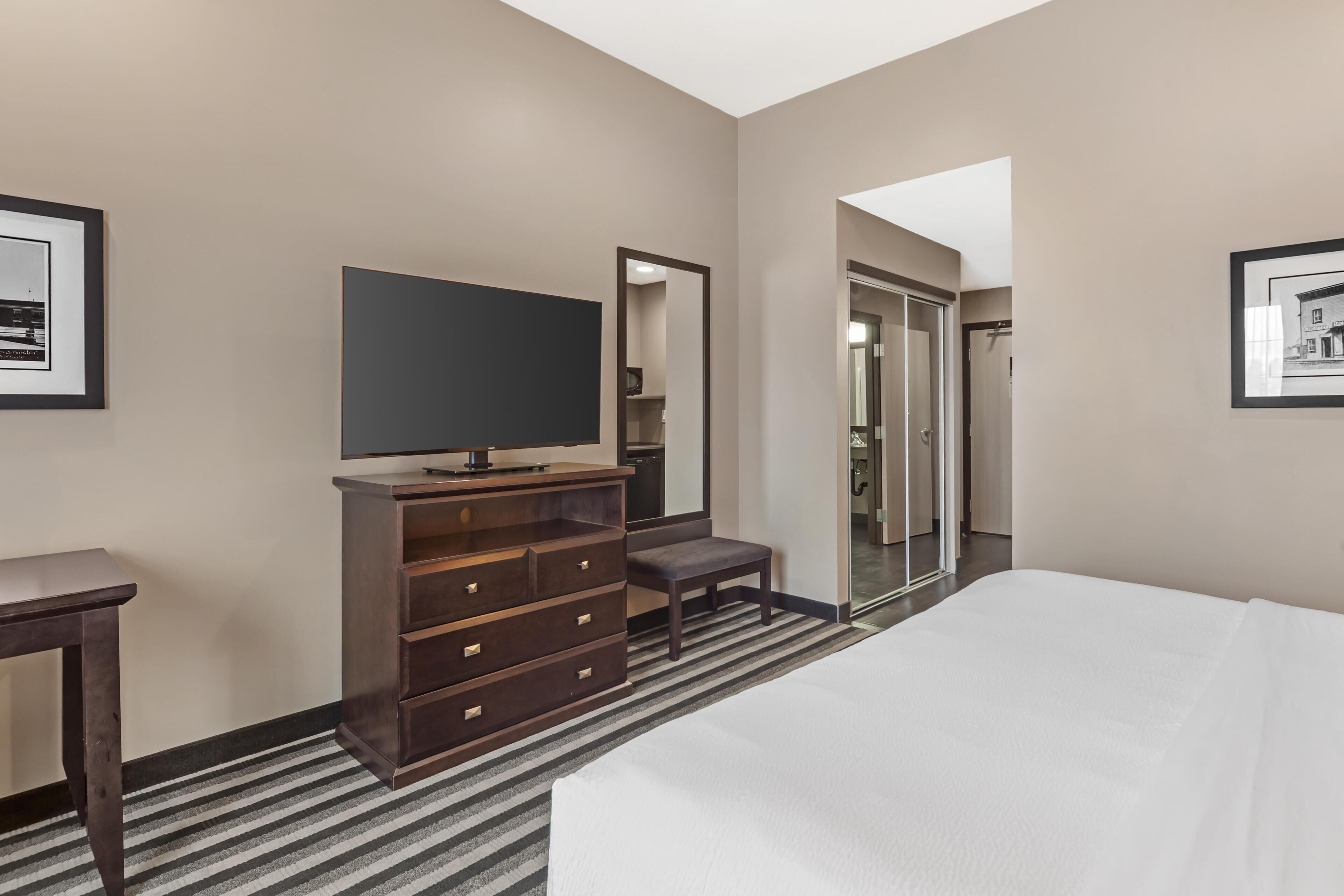 Premium bedding, pillowtop beds, desk, laptop workspace